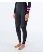 Mujer con traje de surf con cremallera en el pecho Hurley Plus 4/3mm negro grafito rodilleras
