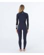 Mujer con traje de surf con cremallera en el pecho Hurley Plus 4/3mm azul marino posterior