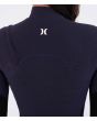 Mujer con traje de surf Hurley PLUS 4/3mm color Vintage Iris espalda