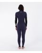 Mujer con traje de surf Hurley PLUS 4/3mm color Vintage Iris vista trasera