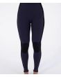 Mujer con traje de surf Hurley PLUS 4/3mm color Vintage Iris rodilleras