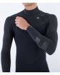 Hombre con Traje de Neopreno con cremallera en el pecho Hurley PLUS Sleeve Texture 4/3mm Negro Chest Zip