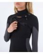 Mujer con traje de surf con cremallera en el pecho Hurley Advant Women 3/2mm Fullsuit negro bolsillo llaves