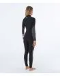 Mujer con traje de surf con cremallera en el pecho Hurley Advant Women 3/2mm Fullsuit negro derecha