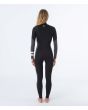 Mujer con traje de surf con cremallera en el pecho Hurley Advant Women 3/2mm Fullsuit negro posterior