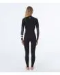 Mujer con traje de surf con cremallera en el pecho Hurley Advant Women 3/2mm Fullsuit negro posterior
