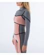 Mujer con traje de neopreno con cremallera en el pecho Hurley Plus 5/3mm negro grafito interior forro jacquard