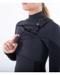 Mujer con traje de neopreno con cremallera en el pecho Hurley Plus 5/3mm negro grafito bolsillo llaves