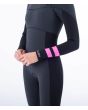 Mujer con traje de neopreno con cremallera en el pecho Hurley Plus 5/3mm negro grafito mangas
