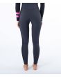Mujer con traje de neopreno con cremallera en el pecho Hurley Plus 5/3mm negro grafito piernas