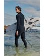 Hombre con Traje de surf con cremallera en el pecho O'Neill Hyperfreak Fire 4/3mm Plus negro lifestyle