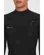 Hombre con traje de surf O'Neill Epic 3/2mm Negro con cremallera en el pecho sistema fuze