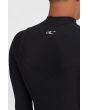 Hombre con traje de surf O'Neill Epic 3/2mm Negro con cremallera en el pecho y espalda sin costuras