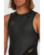 Hombre con Traje de surf O'Neill O'Riginal 2mm Long John Negro diseño sin mangas