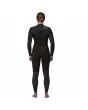 Mujer con Traje de Surf con cremallera en el pecho Patagonia W's R2 Yulex Regulator Front Zip Full Suit Negro interior posterior