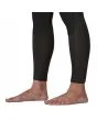 Mujer con Traje de Surf con cremallera en el pecho Patagonia W's R2 Yulex Regulator Front Zip Full Suit Negro tobillos