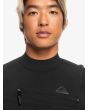 Hombre con traje de surf con cremallera en el pecho Quiksilver Highline 3/2mm Negro Chest Zip