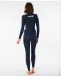Mujer con traje de surf con cremallera en el pecho Rip Curl Dawn Patrol Performance 4/3mm azul marino posterior