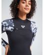 Mujer con traje de neopreno con cremallera en el pecho Roxy Elite 4/3mm negro floral panel delantero