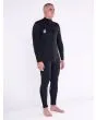 Hombre con Traje de Neopreno Volcom Modulator 4/3mm con cremallera en el pecho negro derecha