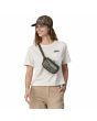 Mujer con Riñonera Patagonia Ultralight Black Hole Mini Hip Pack 1L Verde Pino Unisex bandolera