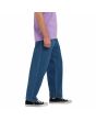 Hombre con pantalón vaquero Volcom V Ent Noa Deane Azul Índigo lateral