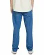 Hombre con Pantalón Vaquero ajustado Volcom Vorta Denim Bold Blue posterior