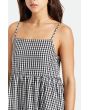 Mujer con Vestido escalonado Brixton Tier Gingham Dress con cuadros blancos y negros asas