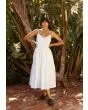 Mujer con vestido largo de tirantes Brixton Sidney Dress Blanco lifestyle