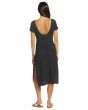 Mujer con vestido midi Volcom Cover Up Meshy Beach Negro posterior