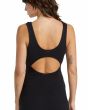 Mujer con Vestido midi Volcom Rizzled negro sin mangas abertura trasera