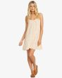 Mujer con Vestido Corto Billabong Sun Spell Mini Peach Parfait corte vaporoso