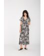 Mujer con Vestido Largo de manga corta Volcom Sunny Wild Long Negro ajuste