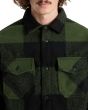 Hombre con Sobrecamisa Vans Denby Fuzzy Shacket Negro-Verde bolsillos