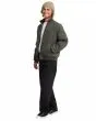 Hombre con Cazadora Volcom Damerman Bomber color negro Rinsed Black  bolsillo