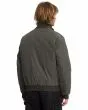 Hombre con Cazadora Volcom Damerman Bomber color negro Rinsed Black  espalda