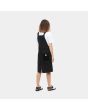 Mujer con vestido Carhartt WIP Medley Dress negro posterior