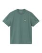 Camiseta orgánica de manga corta Carhartt WIP W' Chase Verde Pino Plateado con logo dorado para mujer