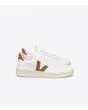 Zapatillas Ecológicas Veja V-10 Leather Blancas con detalles en color camel y suela de goma beige