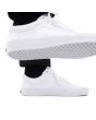 Zapatillas de skateboard Vans Old Skool blancas con suela y banda lateral blanca planta