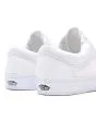 Zapatillas de skateboard Vans Old Skool blancas con suela y banda lateral blanca posterior