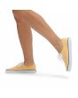 Mujer con Zapatillas de lona Vans Authentic amarillas 