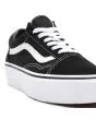 Zapatillas con plataforma Vans Old Skool en color negro y banda lateral sidestripe blanca cordones