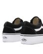 Zapatillas con plataforma Vans Old Skool en color negro y banda lateral sidestripe blanca posterior