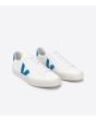 Zapatillas ecológicas Veja Campo Chromefree Leather White Swedish Blue blancas con detalles en azul frontal 