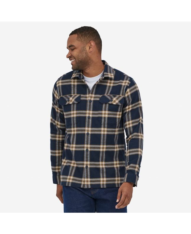 Hombre con Camisa de franela Patagonia Organic Cotton Midweight Fjord New Navy