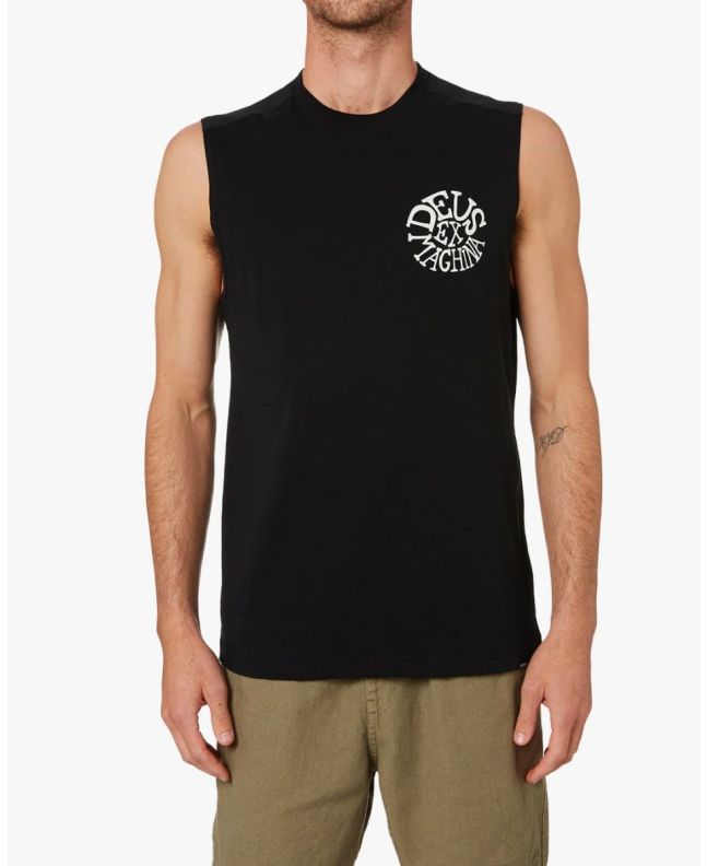 Hombre con camiseta de asas Deus Ex Machina Cortez Muscle negra 