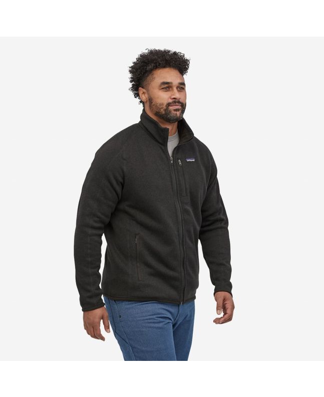 Hombre con chaqueta polar Patagonia M's Better Sweater negra