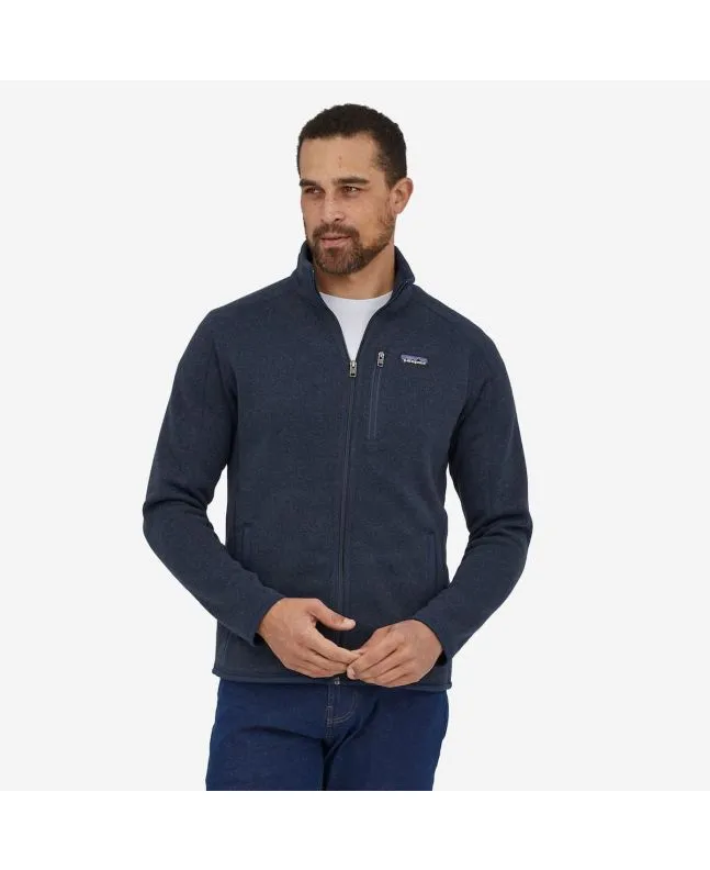 Hombre con chaqueta polar Patagonia M's Better Sweater azul marino