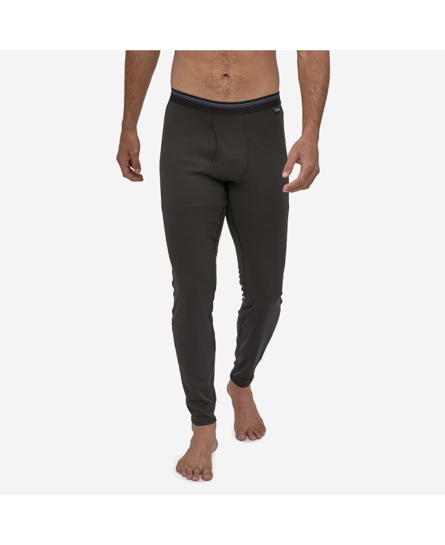 Hombre con mallas interiores Patagonia Men's Capilene Midweight Bottoms en negro
